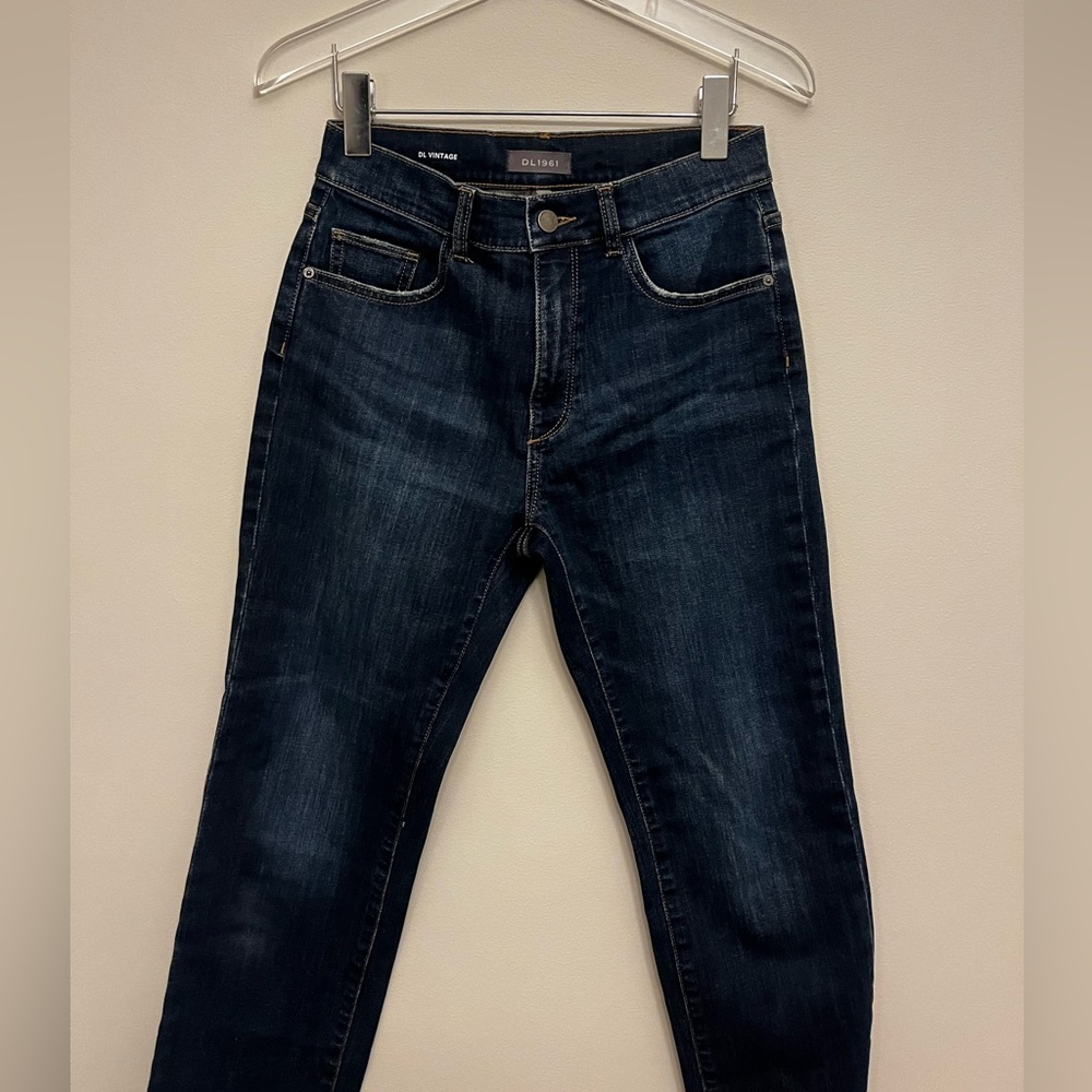 DL1961 dark wash jeans!